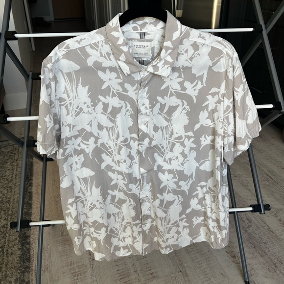 Ricky Singh Casual Short Sleeve Button Down - Picture 1 of 3